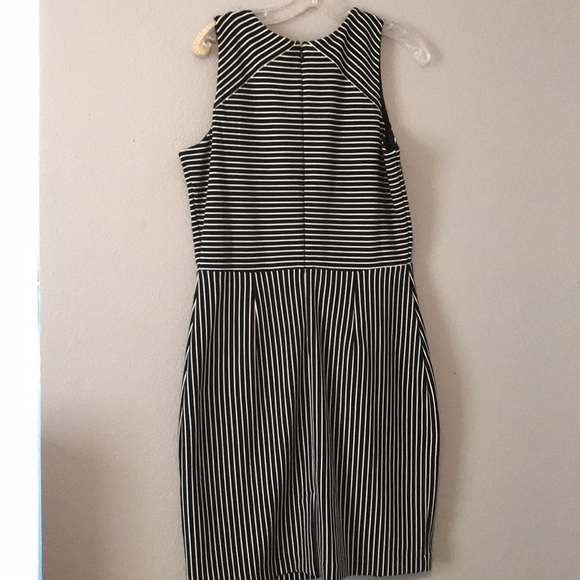 New dressy dress - Picture 3 of 4